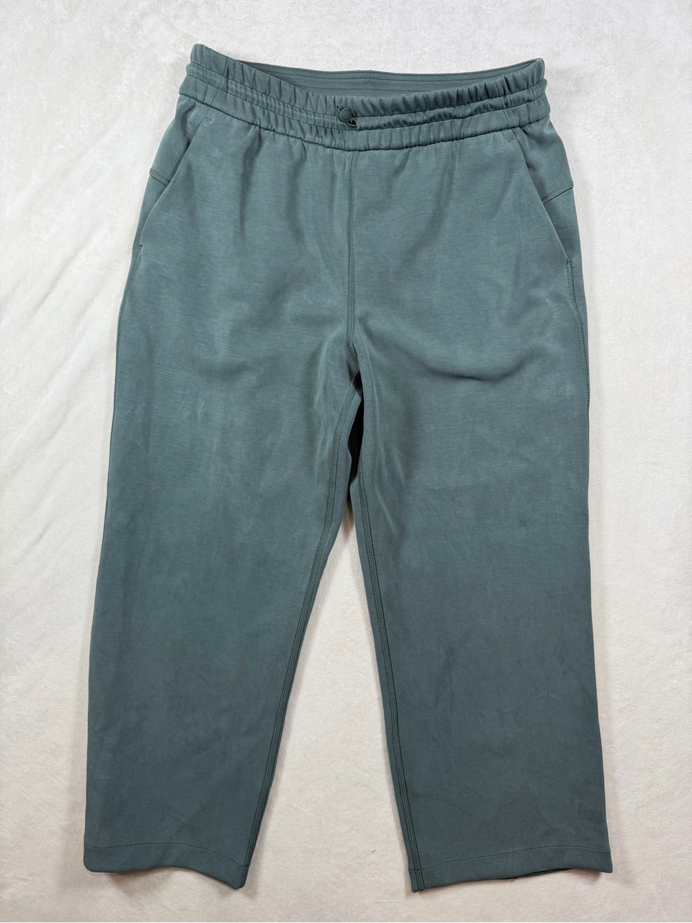 Women’s Lululemon Size 8 Softstreme High-Rise Straight-Leg Cropped Pant